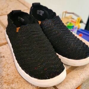 Little Girl's shoes size 13